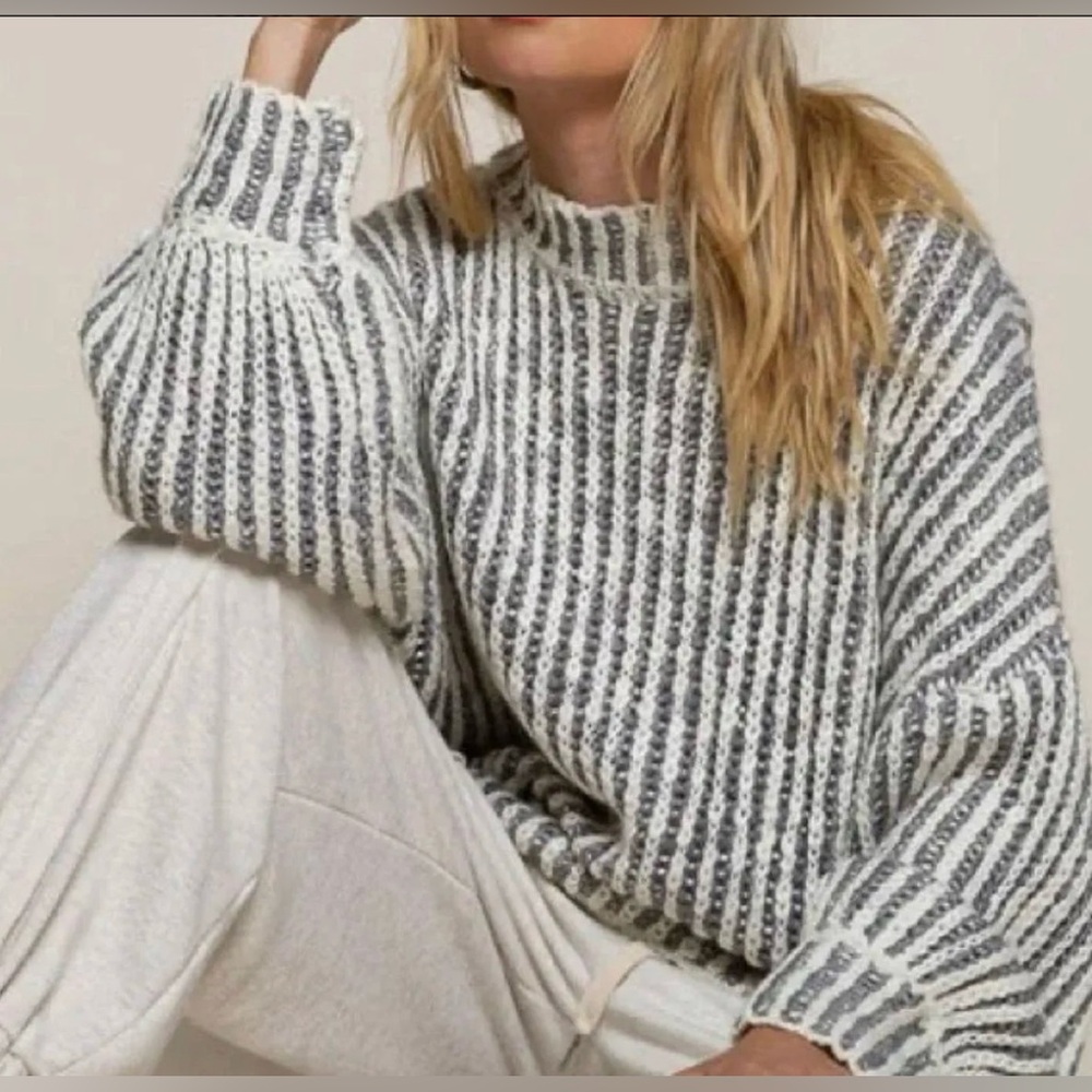 POL Gray and White Cowl Neck Sweater S